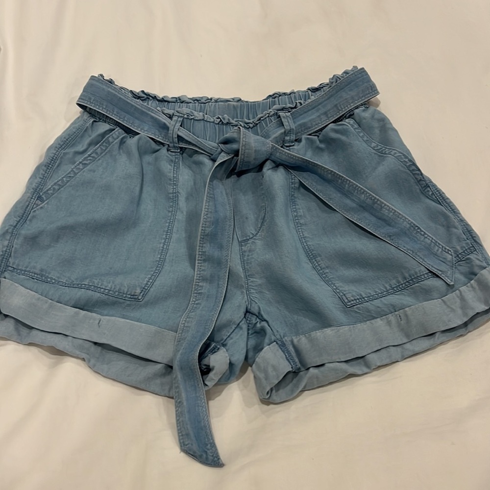 Aerie XS elastic waist light denim short with pockets denim. Lightweight.